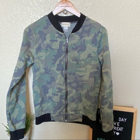 enough about me zip up light jacket camouflage - Picture 1 of 4